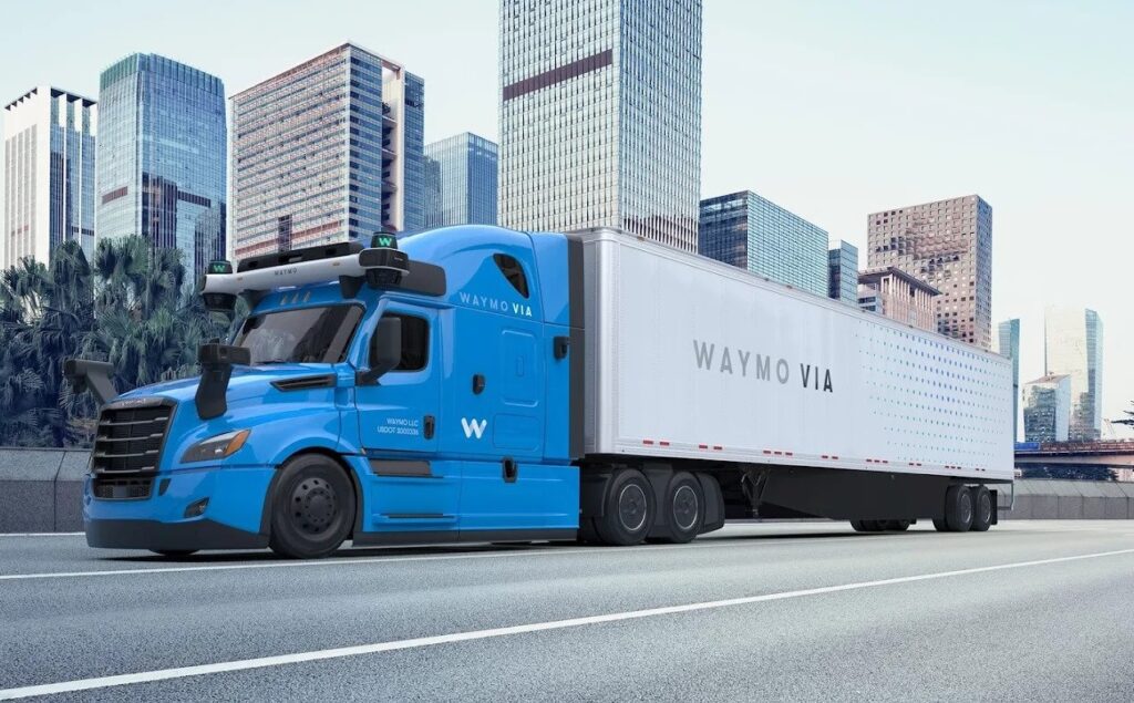 Camion autonome (Freightliner) de Waymo Via en milieu urbain.