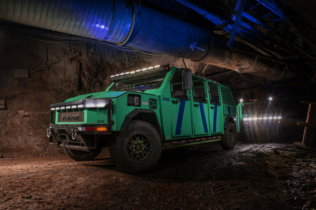 Camion minier Rokion dans une mine souterraine.
