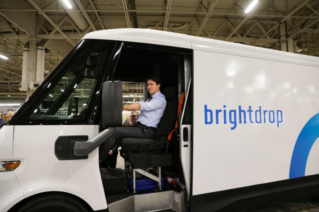 Justin Trudeau au volant d’un fourgon électrique BrightDop.